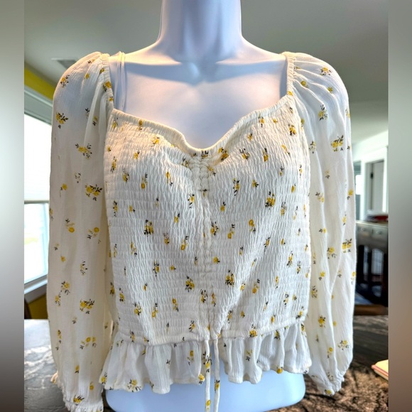 Hollister Tops - Hollister soft white top with yellow flowers L